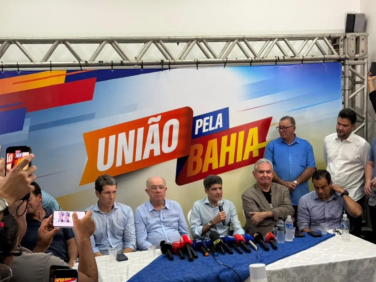 ACM Neto confirma José Ronaldo em núcleo estratégico da campanha ao governo da Bahia