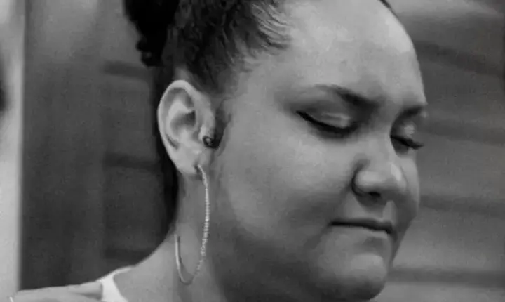 Cantora gospel morre após ser arremessada de brinquedo em parque; acidente deixa feridos